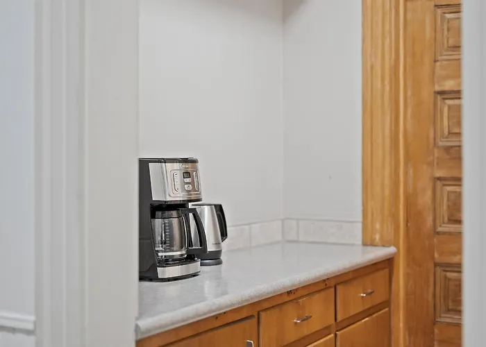 Oakland, !d Modern And Stylish Private Bedroom With Shared Bathroom