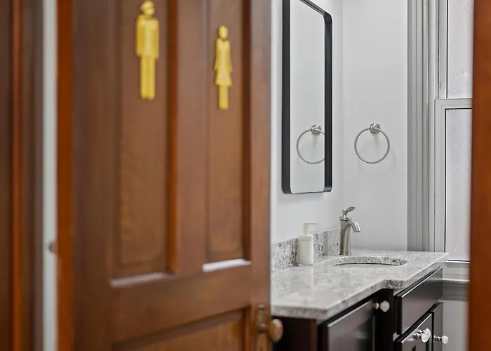 Oakland, !d Modern And Stylish Private Bedroom With Shared Bathroom Homestay Pittsburgh