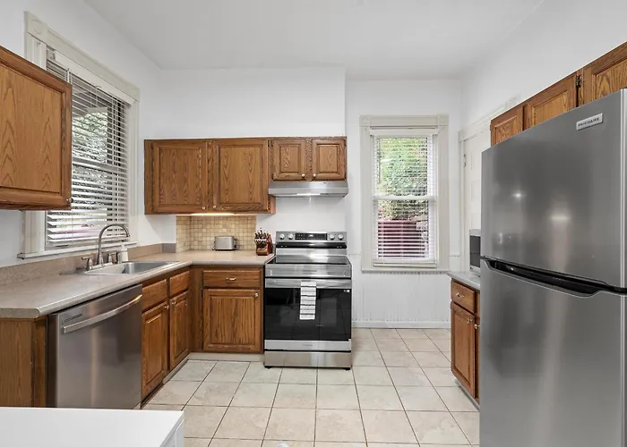 Homestay Oakland, !d Modern And Stylish Private Bedroom With Shared Bathroom